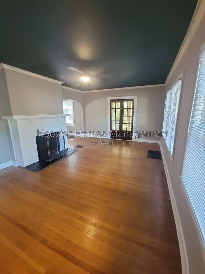 137 W 47th St #1 - Photo 4 of 22
