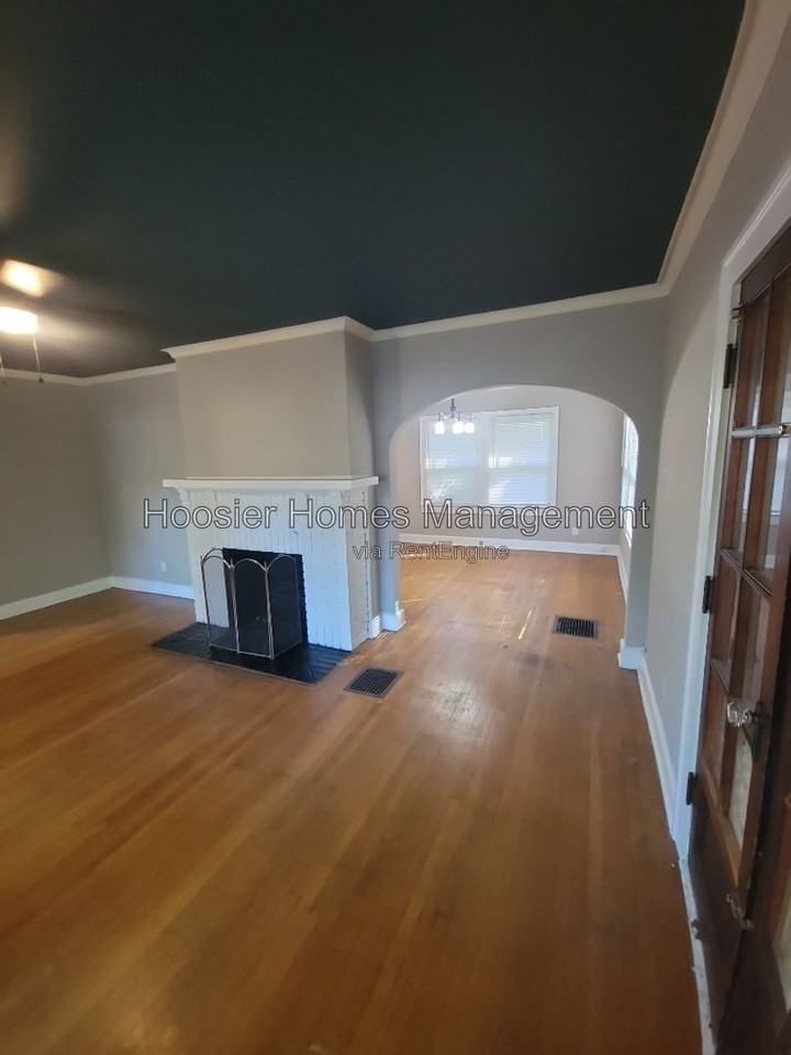 137 W 47th St #1 - Photo 5 of 22