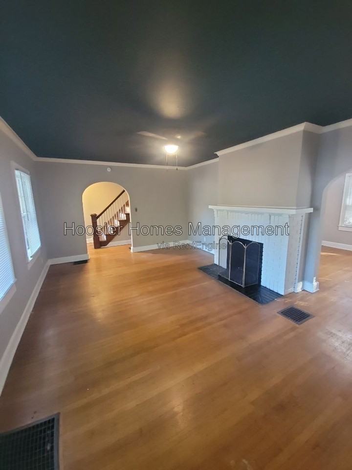 137 W 47th St #1 - Photo 6 of 22
