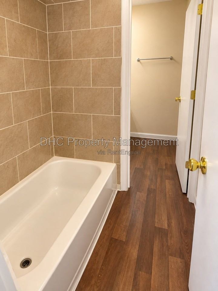 5000 Armour Rd #9E - Photo 5 of 11