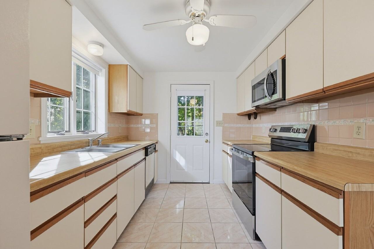 14 Fallon Ct - Photo 4 of 17