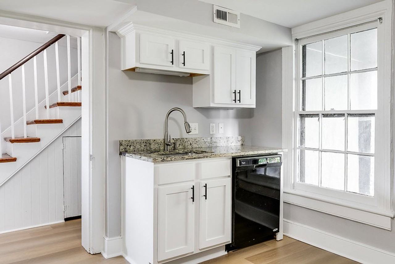 2319 M St #A - Photo 5 of 26