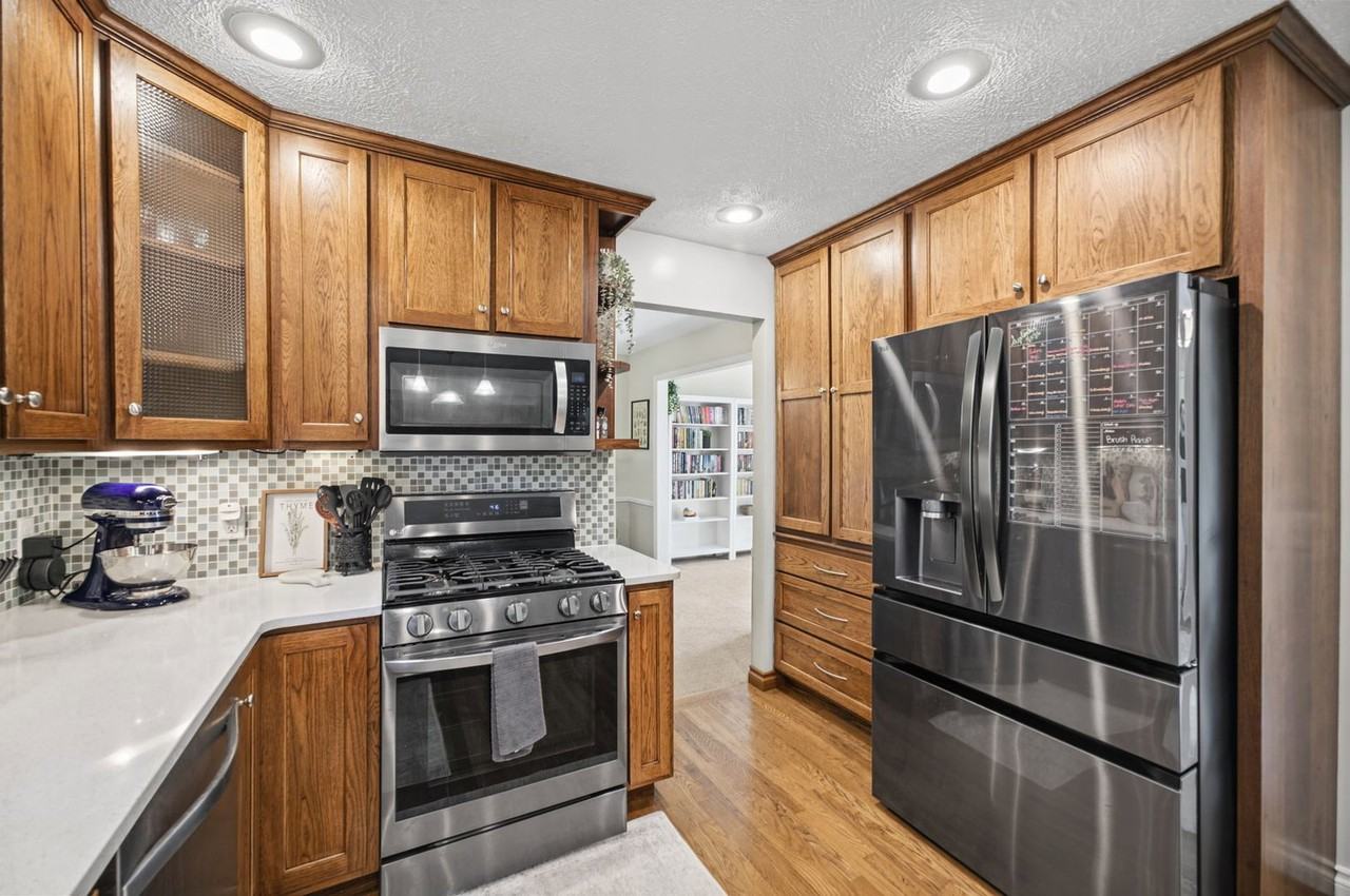 7189 Bridlewood Cir - Photo 4 of 30