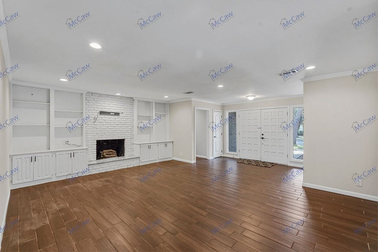 15555 Leavalley Cir - Photo 3 of 21
