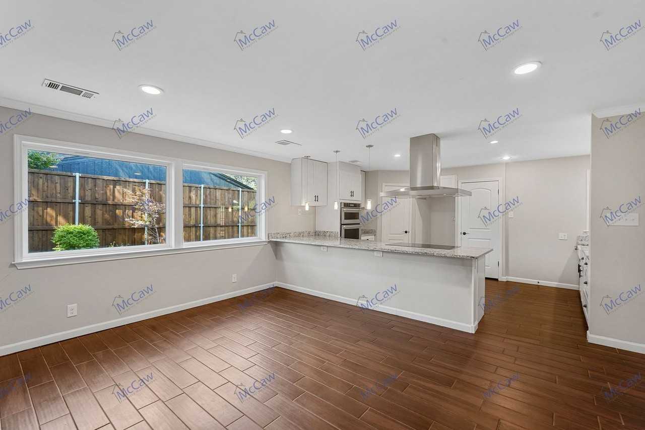 15555 Leavalley Cir - Photo 4 of 21