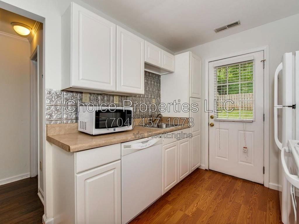 5113 Valley Stream Rd - Photo 5 of 17