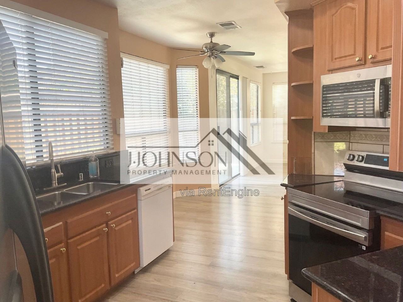 160 Edgewood Ct - Photo 4 of 17