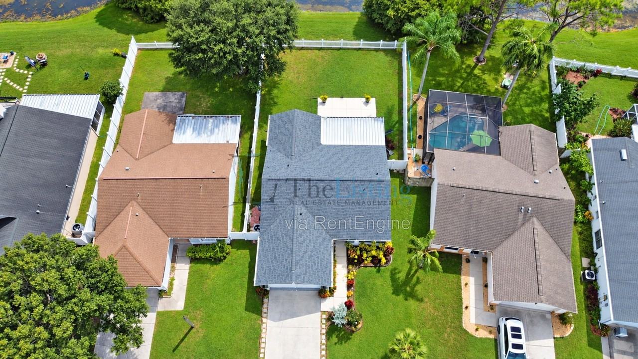 8615 Huntfield St - Photo 3 of 29