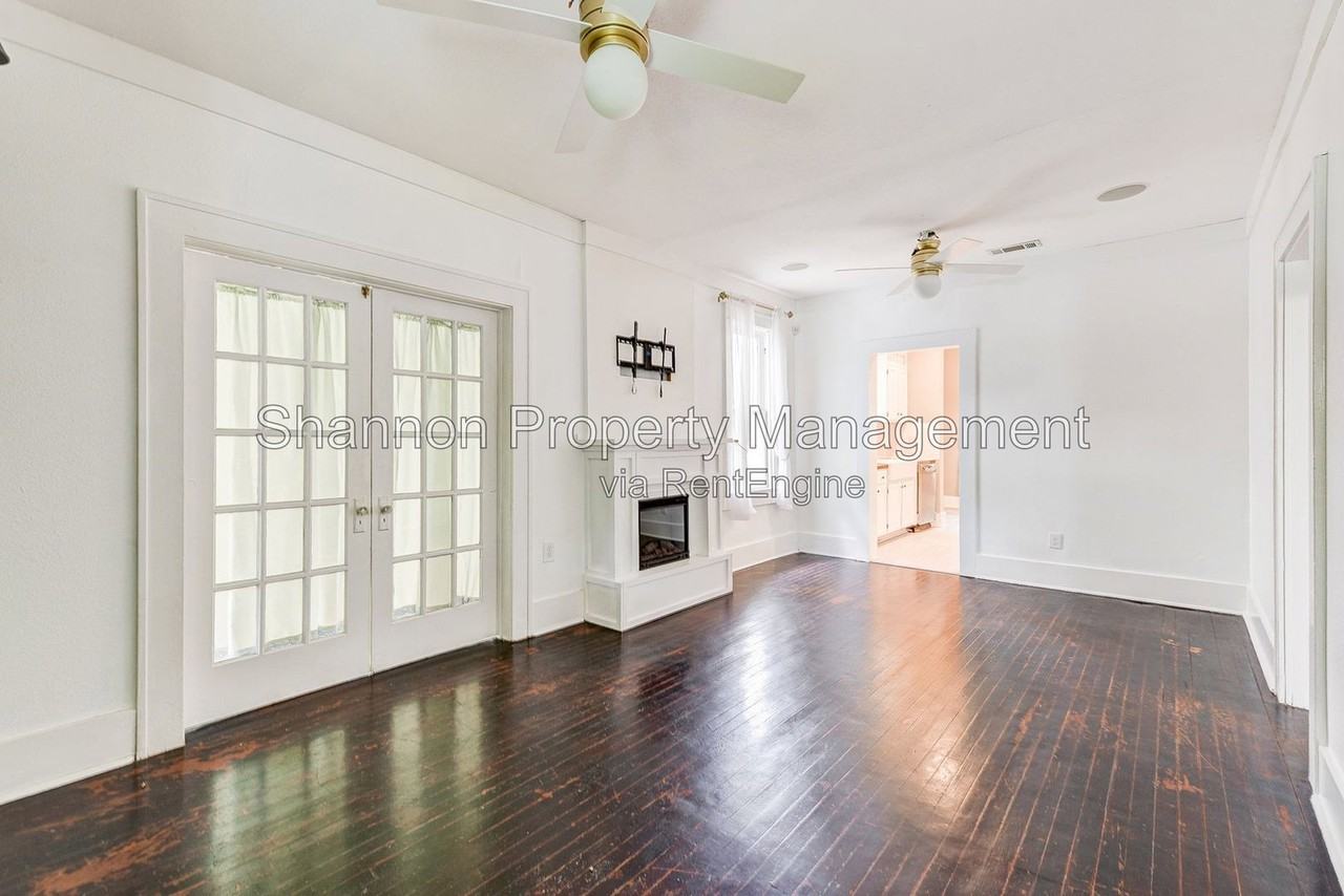 1005 Waverly St - Photo 4 of 23