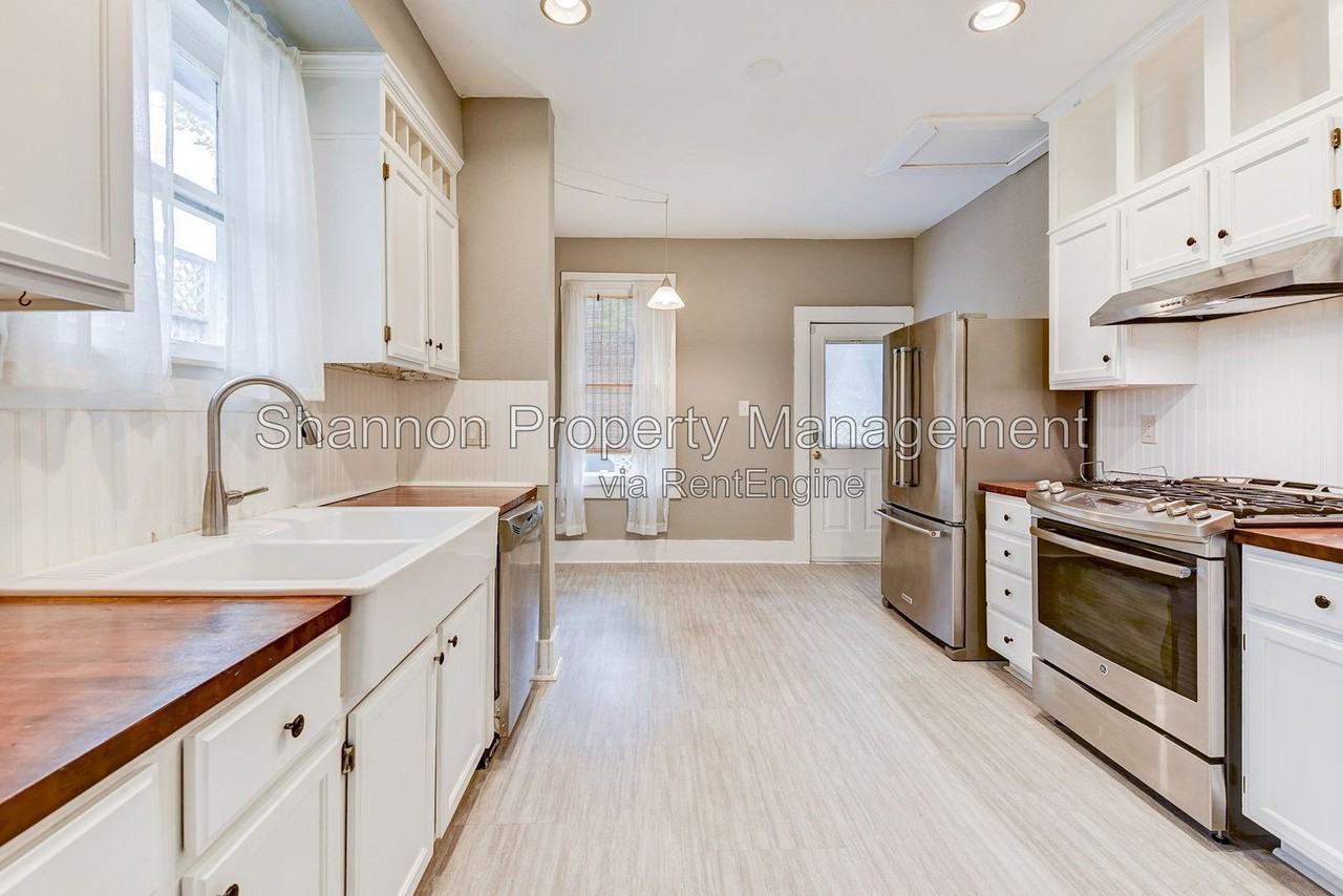1005 Waverly St - Photo 7 of 23