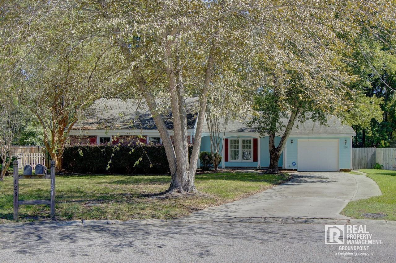 124 Hamlet Rd - Photo 2 of 31