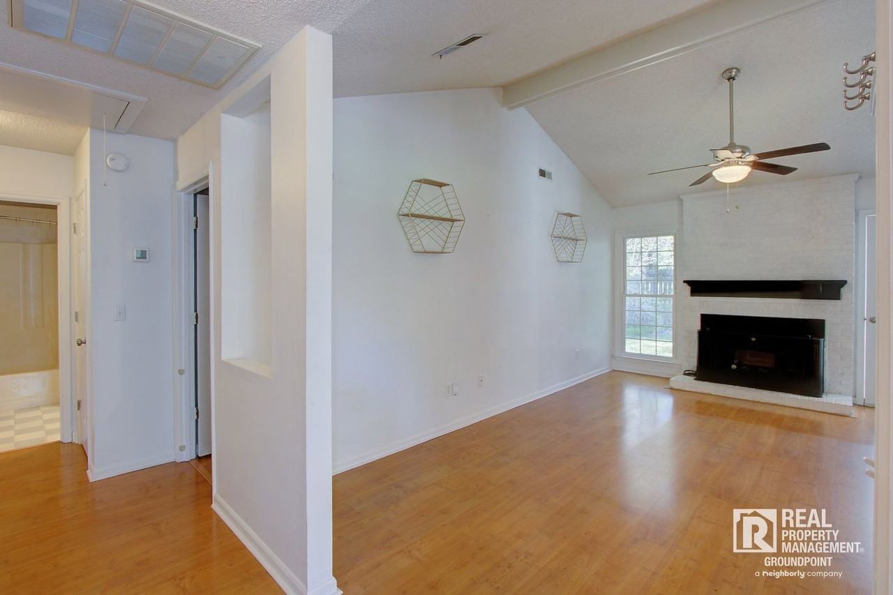 124 Hamlet Rd - Photo 5 of 31