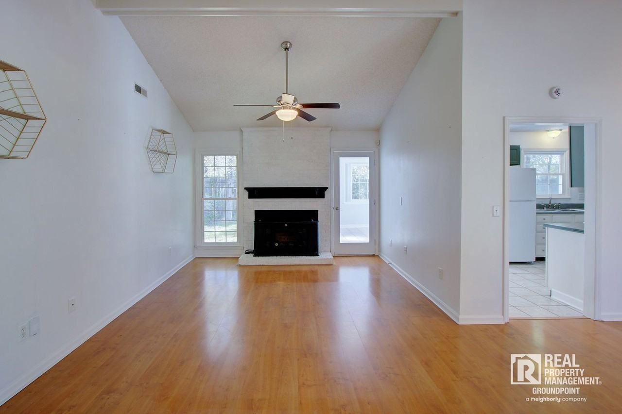 124 Hamlet Rd - Photo 6 of 31