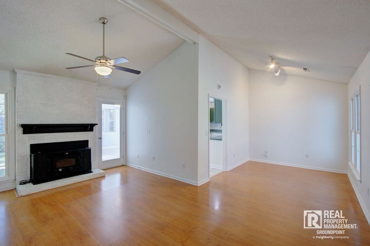 124 Hamlet Rd - Photo 7 of 31