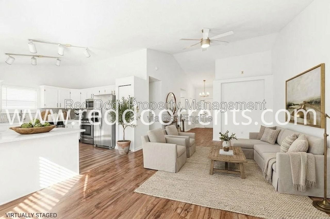 711 Rose Ln - Photo 4 of 37