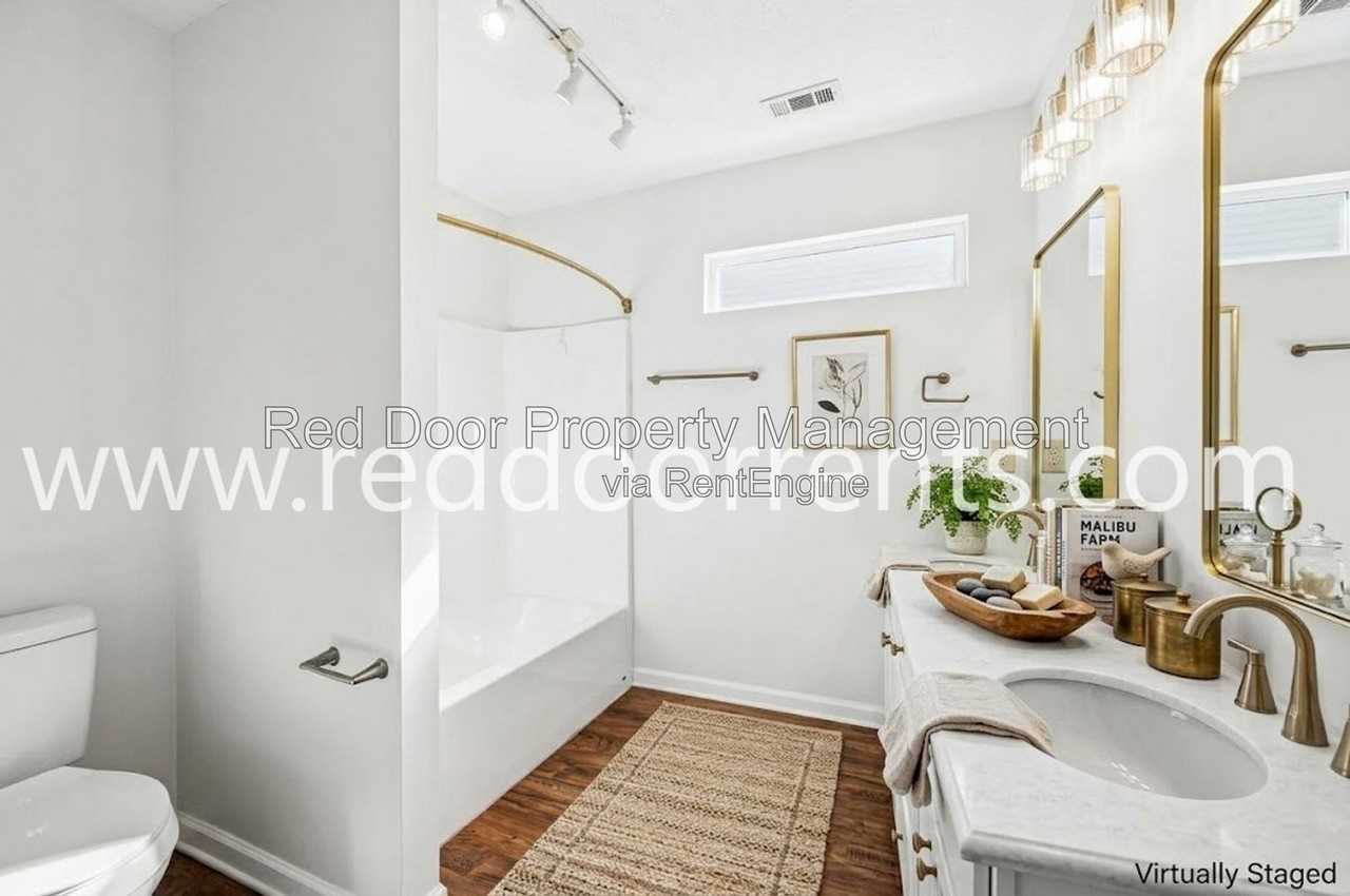 711 Rose Ln - Photo 5 of 37