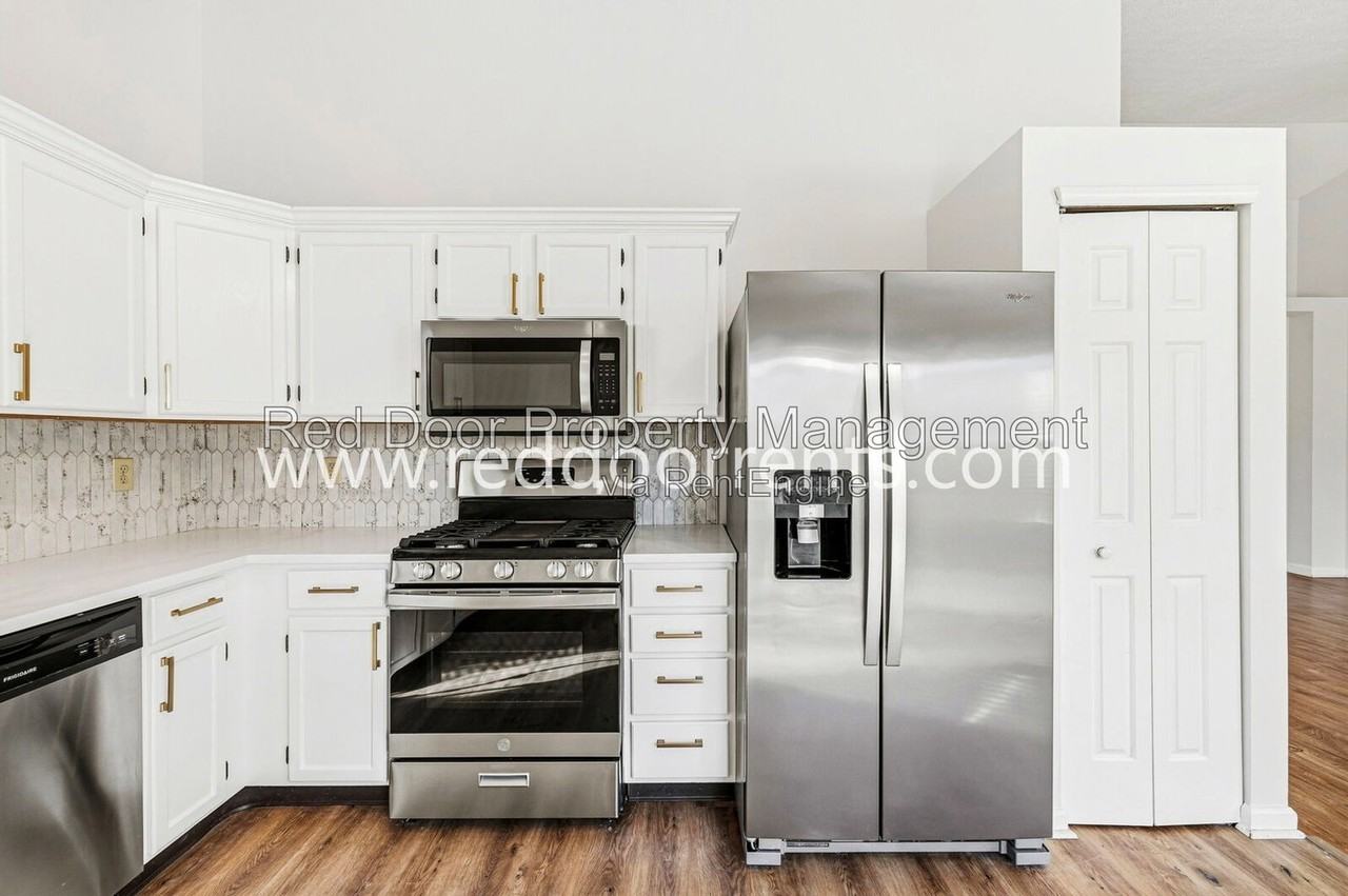 711 Rose Ln - Photo 7 of 37