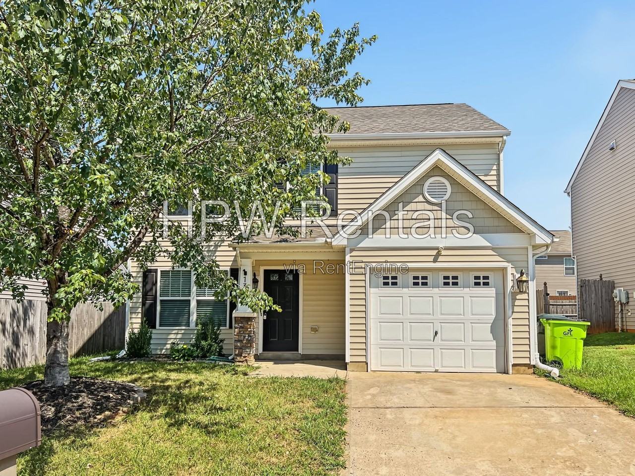 1322 Silver Dr - Photo 2 of 22