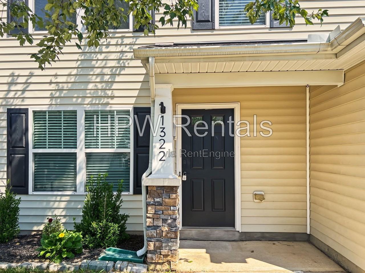 1322 Silver Dr - Photo 3 of 22