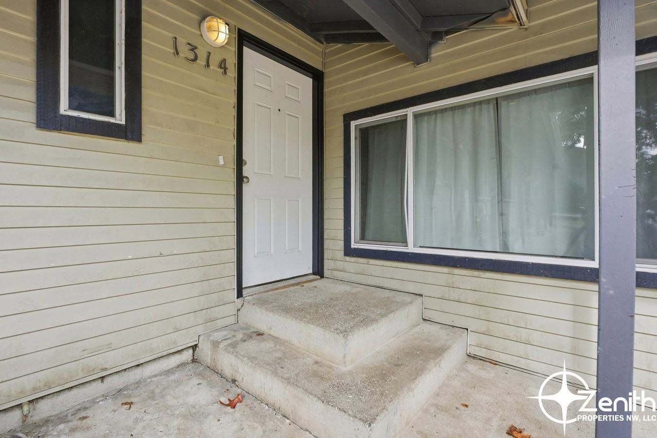 1310 E 32nd St #1314 - Photo 2 of 23