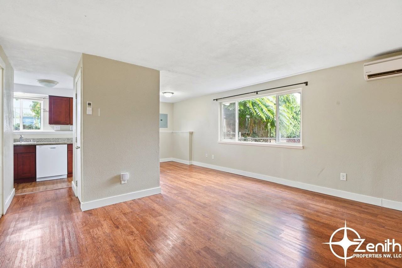1310 E 32nd St #1314 - Photo 3 of 23