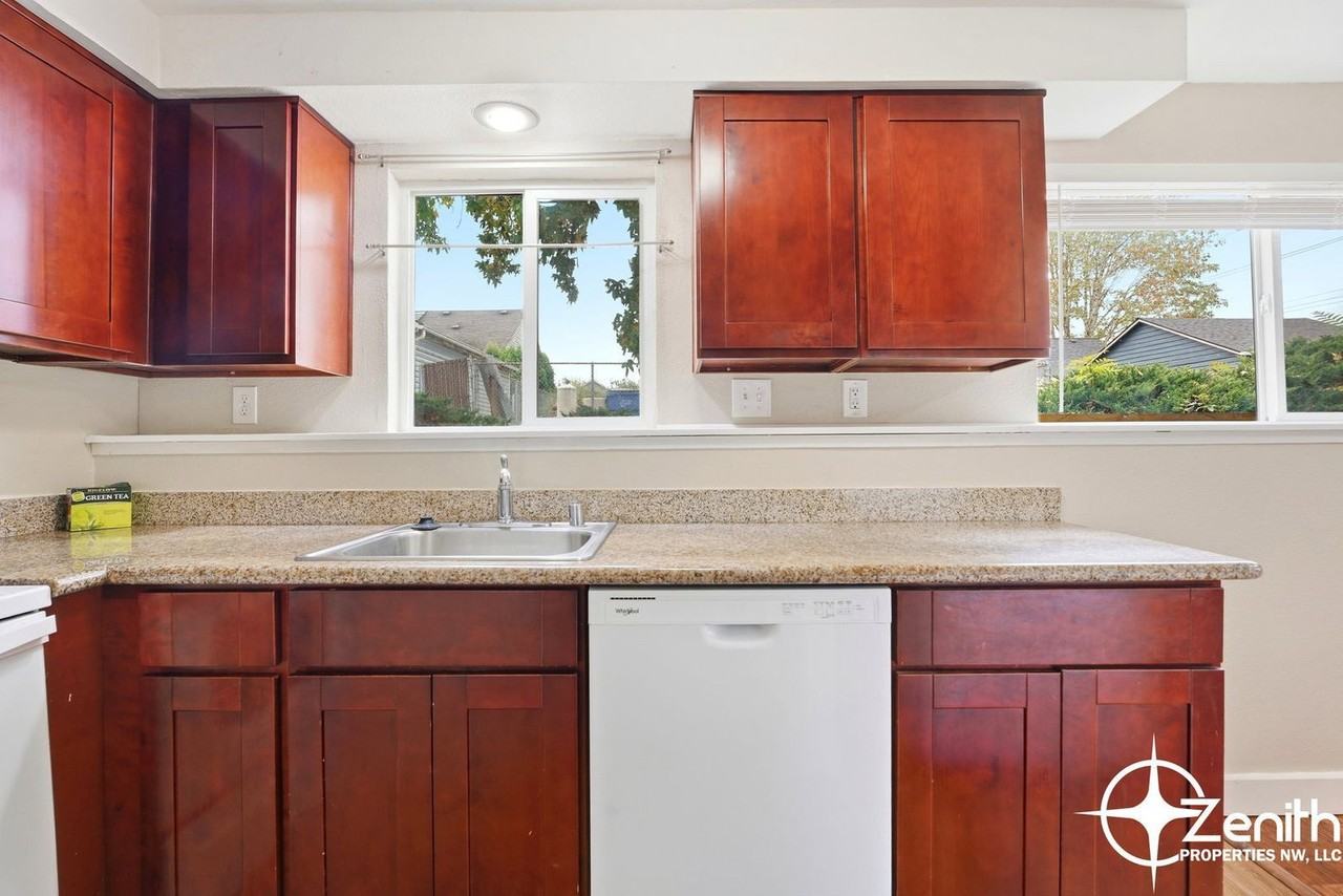 1310 E 32nd St #1314 - Photo 5 of 23