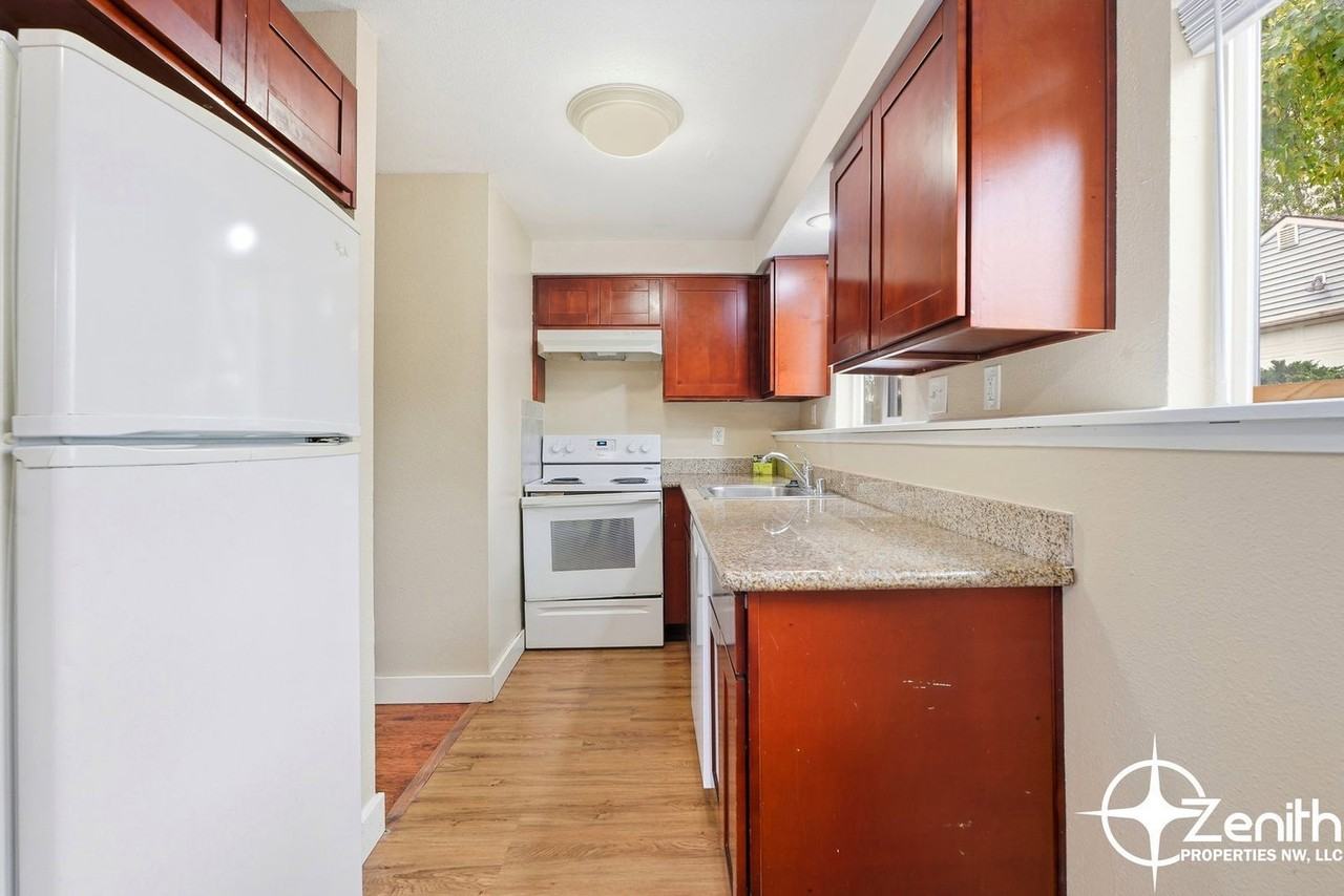 1310 E 32nd St #1314 - Photo 6 of 23