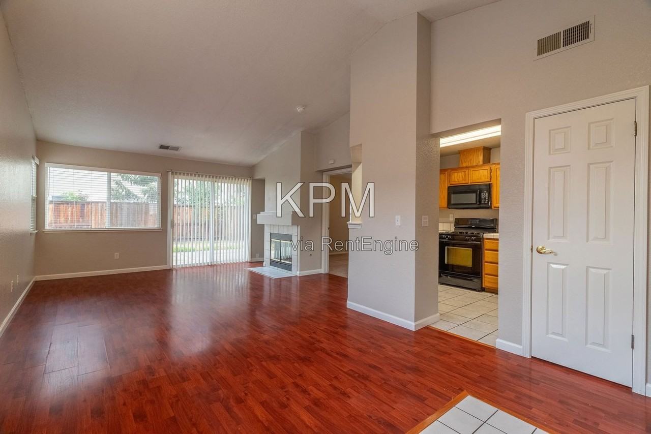 3662 Whispering Creek Cir - Photo 2 of 23