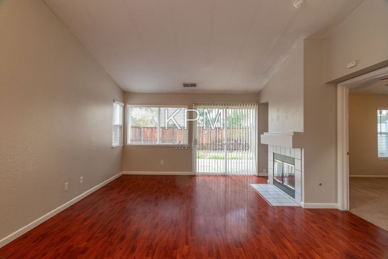 3662 Whispering Creek Cir - Photo 5 of 23