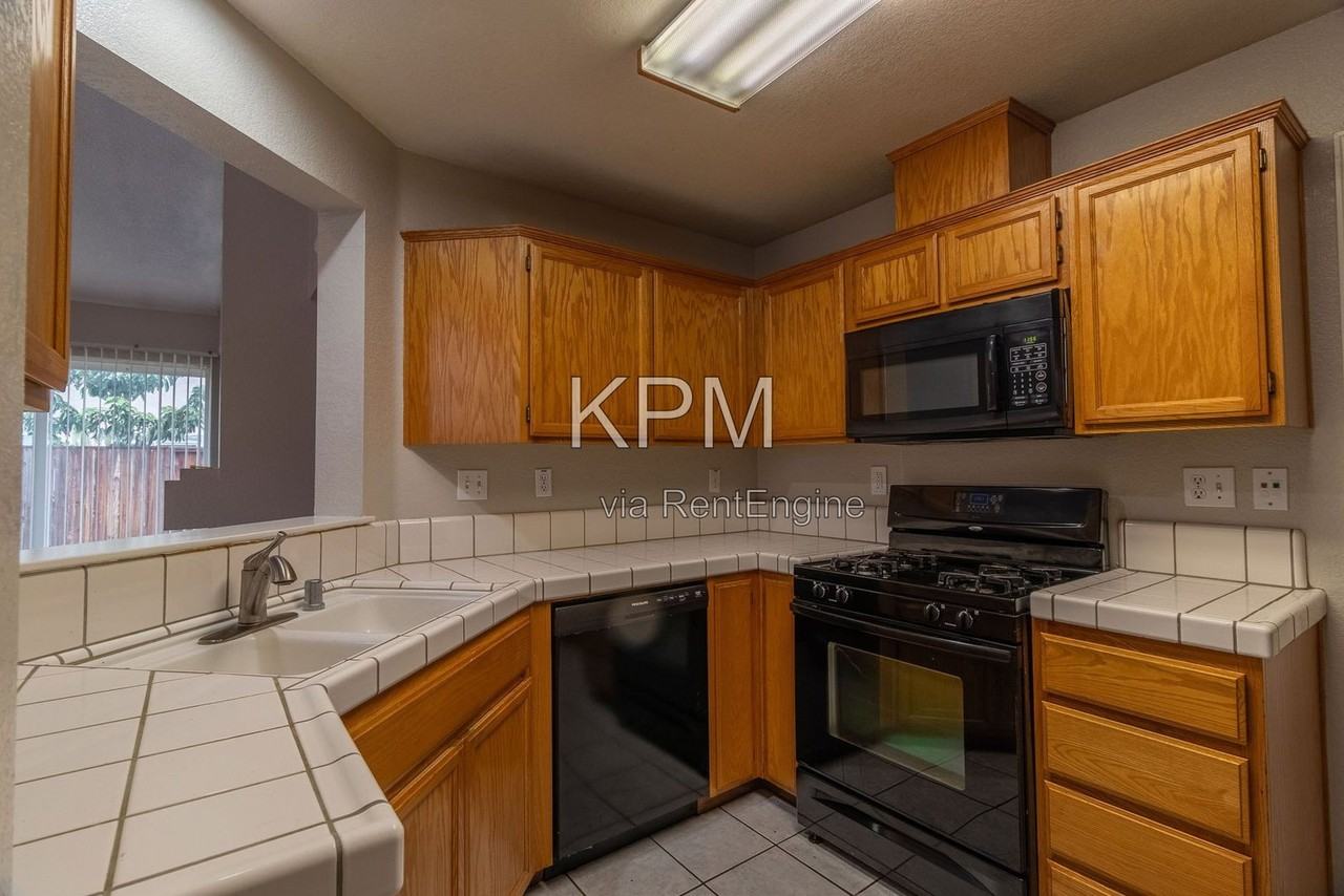 3662 Whispering Creek Cir - Photo 6 of 23