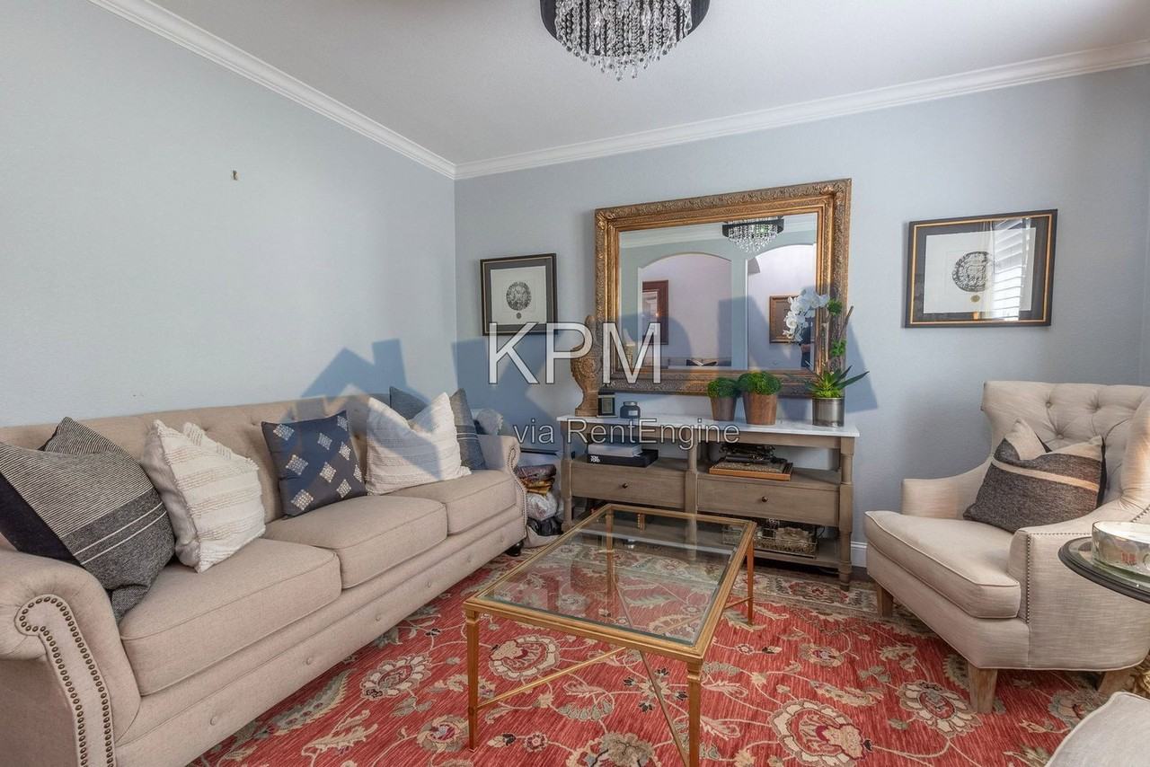 719 Queensland Cir - Photo 7 of 30