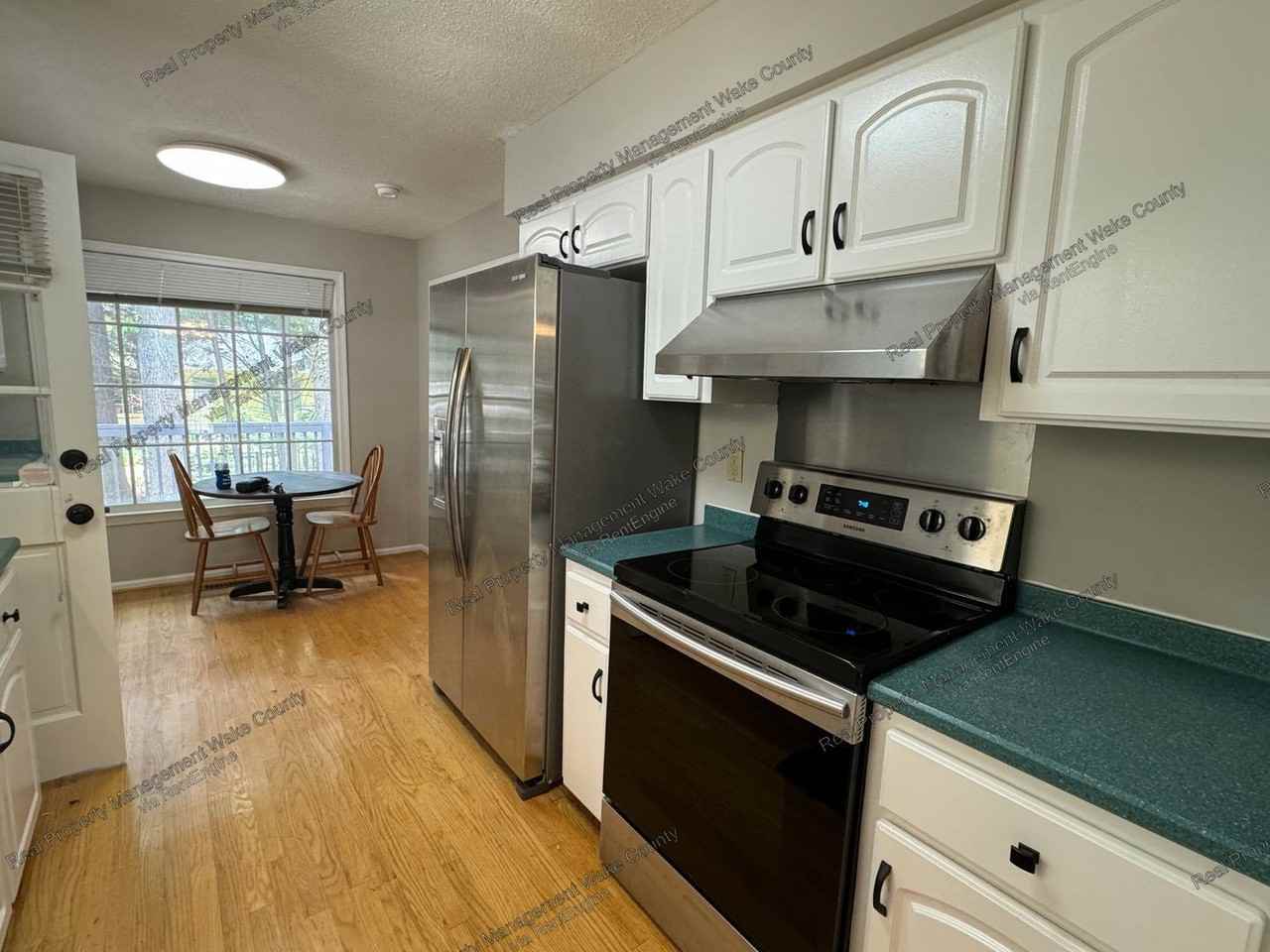 1238 W Springhill Ct - Photo 4 of 32