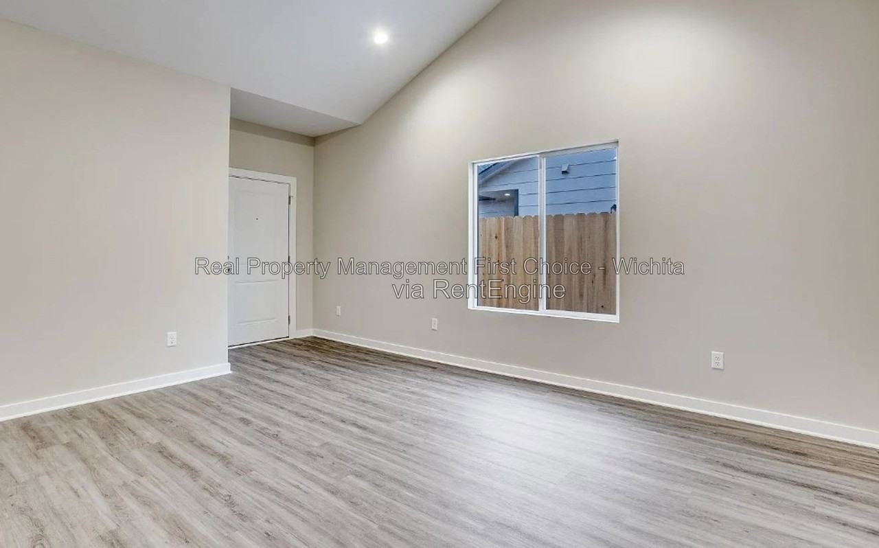 12124 W Fontana St - Photo 2 of 28