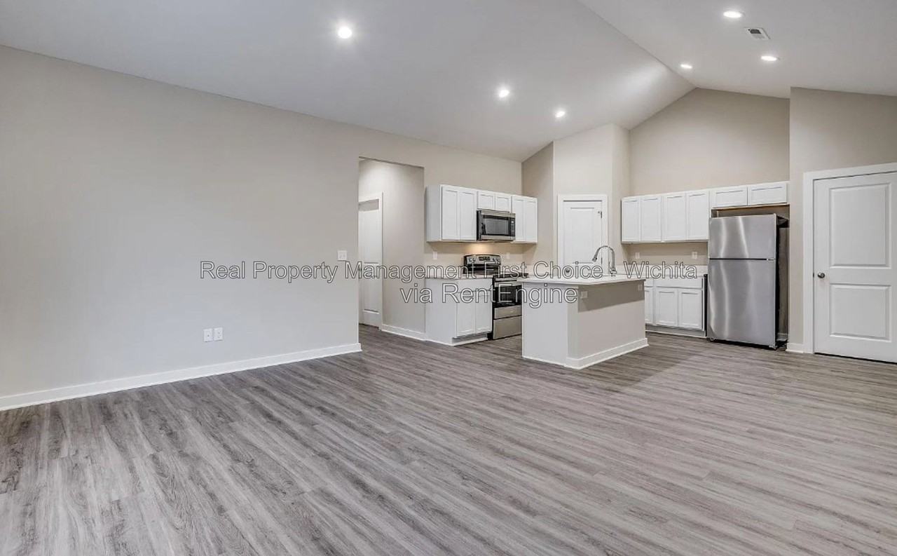 12124 W Fontana St - Photo 5 of 28