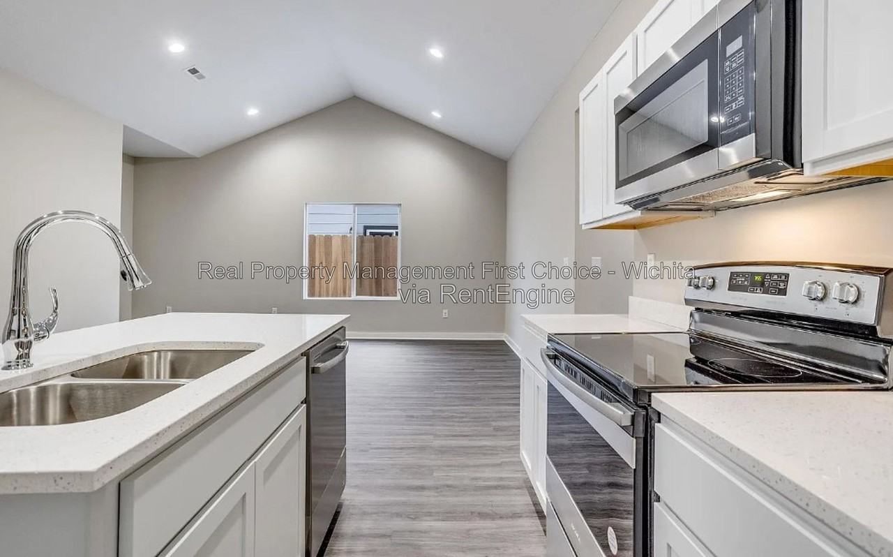 12124 W Fontana St - Photo 7 of 28