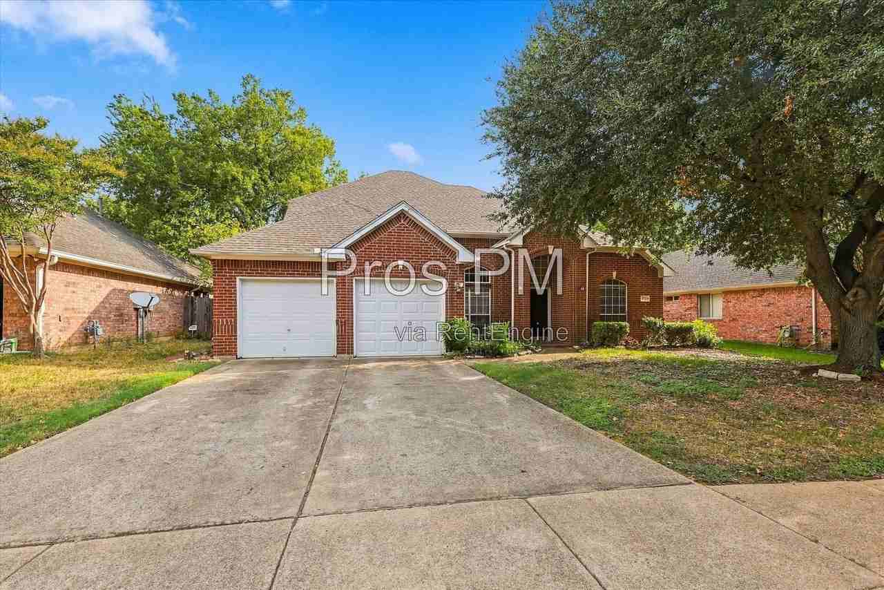 4724 Lincolnshire Dr - Photo 3 of 39