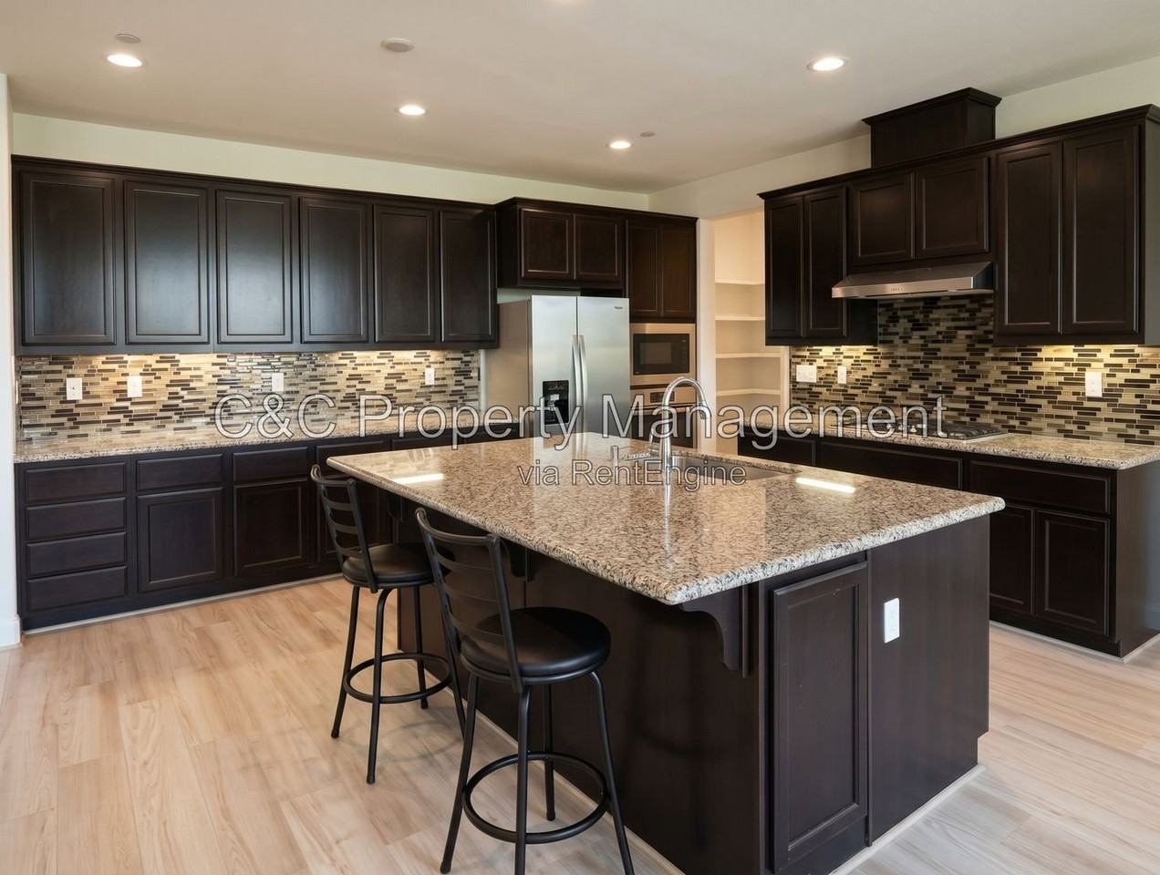 261 Huntley Ave - Photo 2 of 21