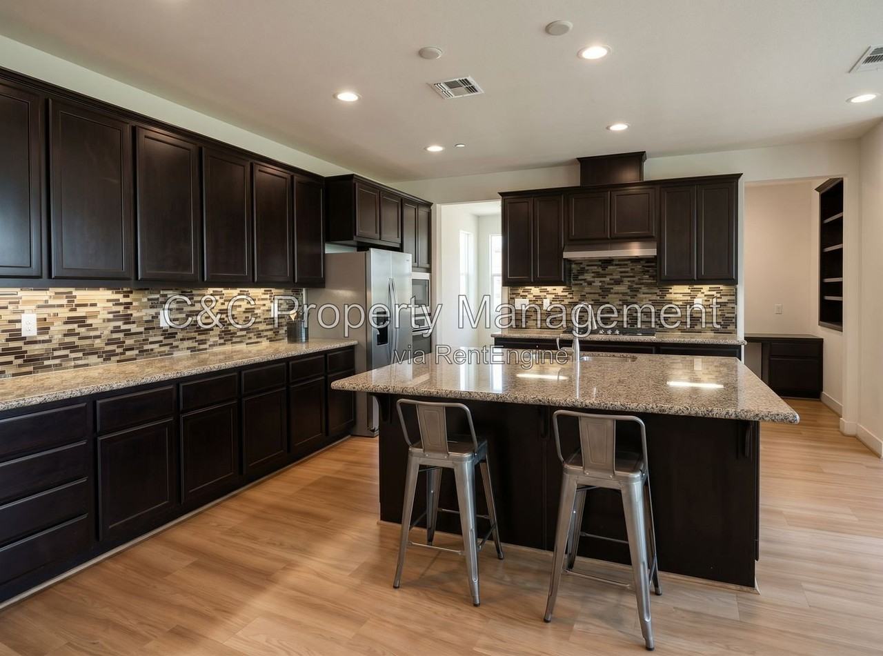 261 Huntley Ave - Photo 3 of 21