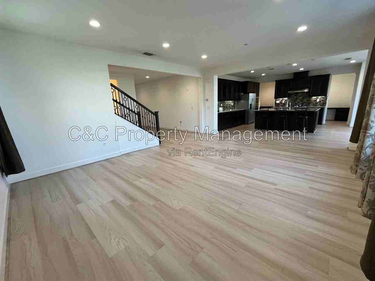 261 Huntley Ave - Photo 4 of 21