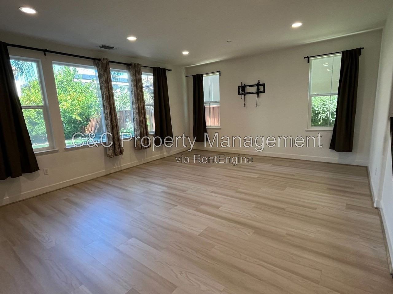 261 Huntley Ave - Photo 6 of 21