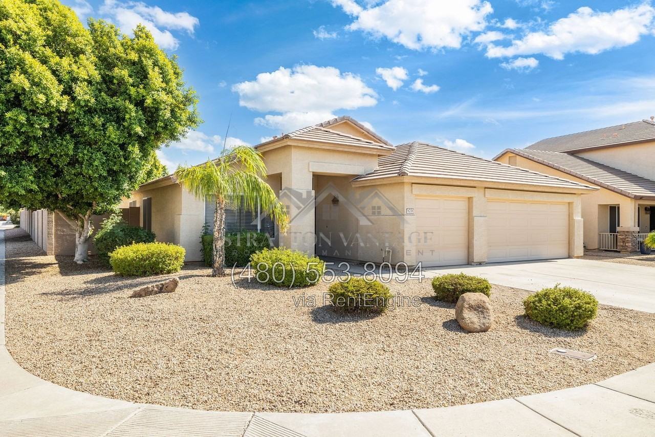 8238 W Deanna Dr - Photo 2 of 46