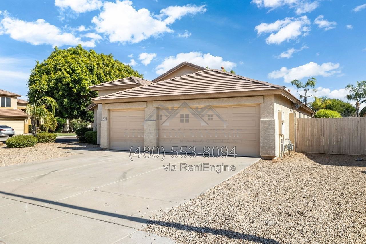 8238 W Deanna Dr - Photo 3 of 46