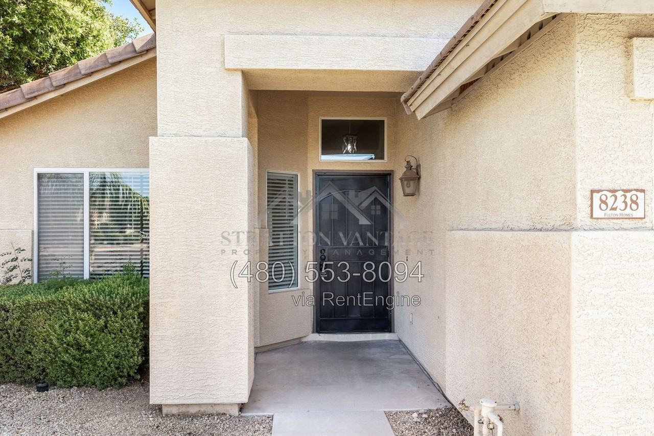 8238 W Deanna Dr - Photo 4 of 46