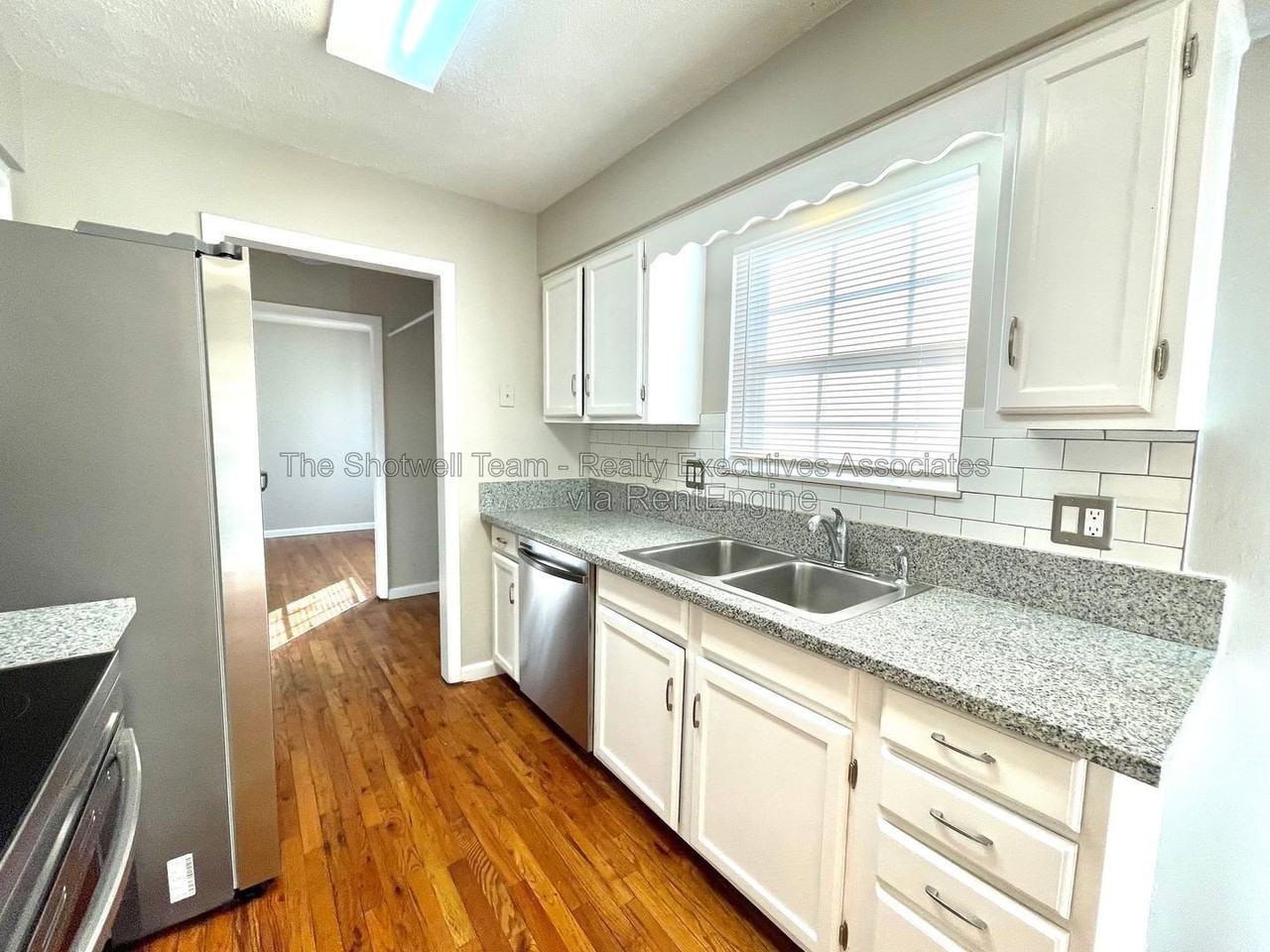 2305 Bishops Bridge Rd - Photo 5 of 18