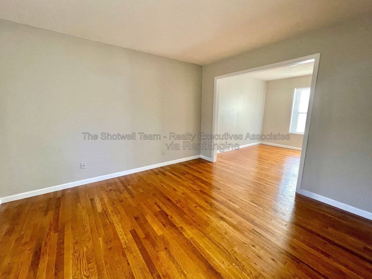 2305 Bishops Bridge Rd - Photo 7 of 18