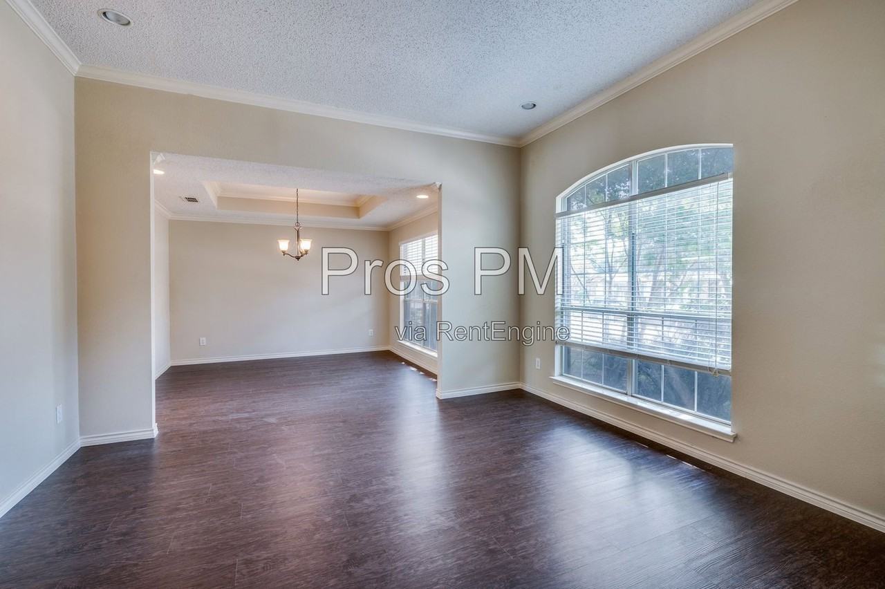 2720 Olympia Dr - Photo 7 of 18
