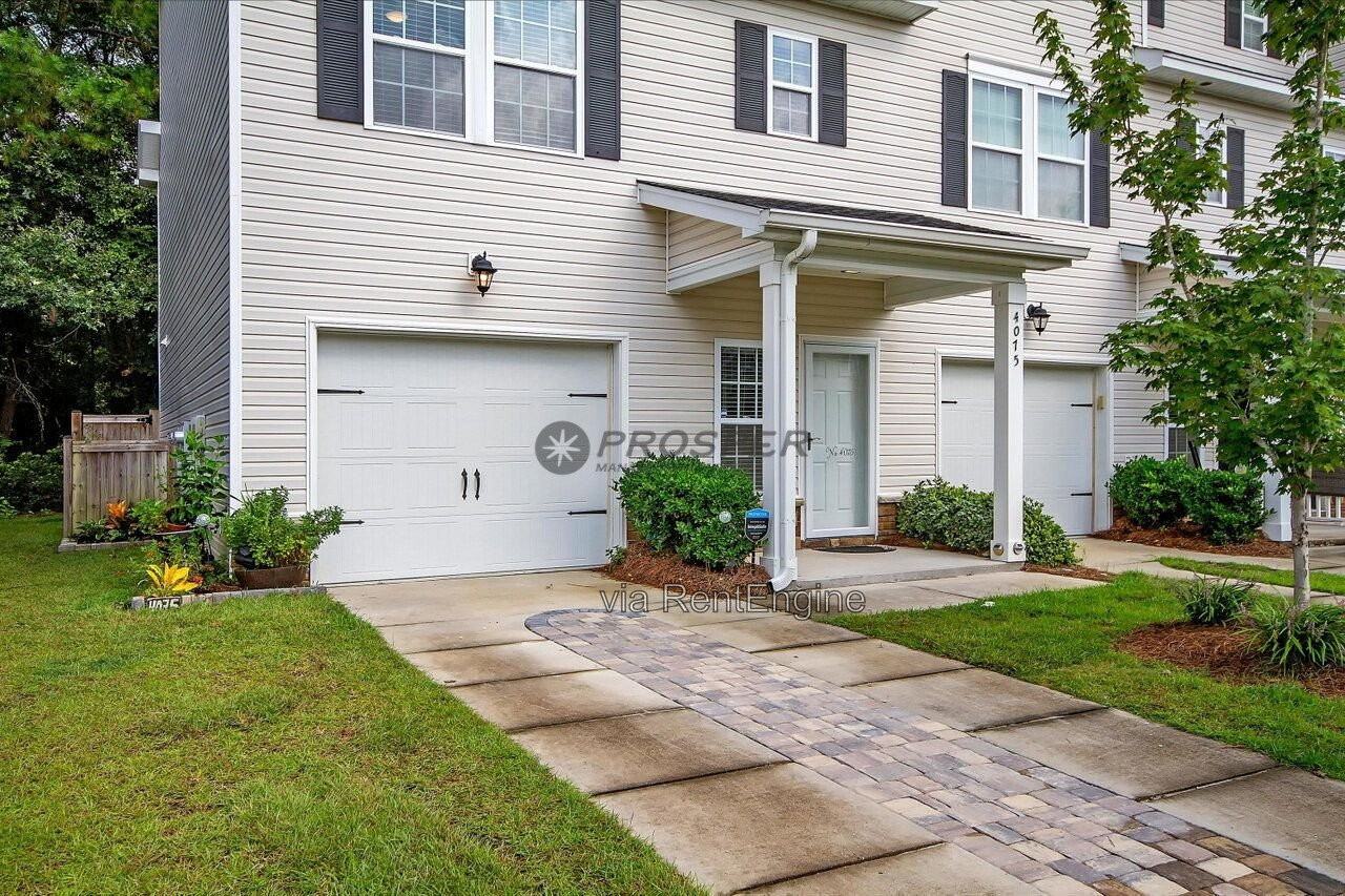 4075 Hartland St - Photo 2 of 27