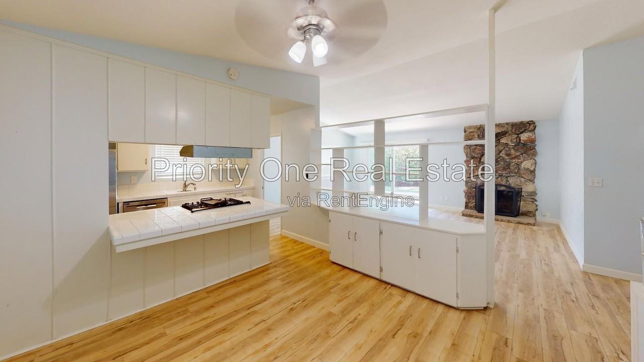 3852 Cameo Ln - Photo 3 of 13