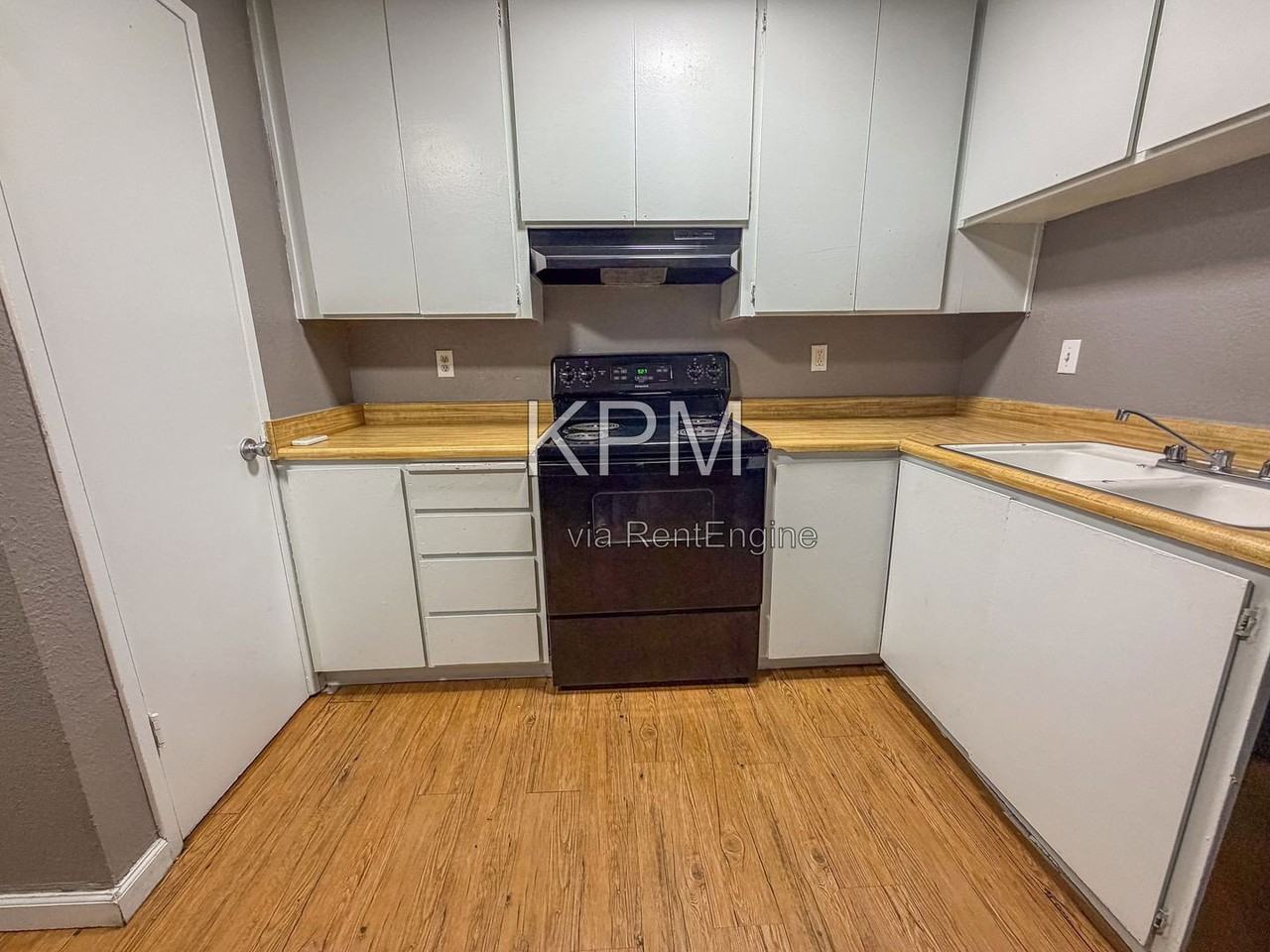 3939 N Pershing Ave #040 - Photo 5 of 11