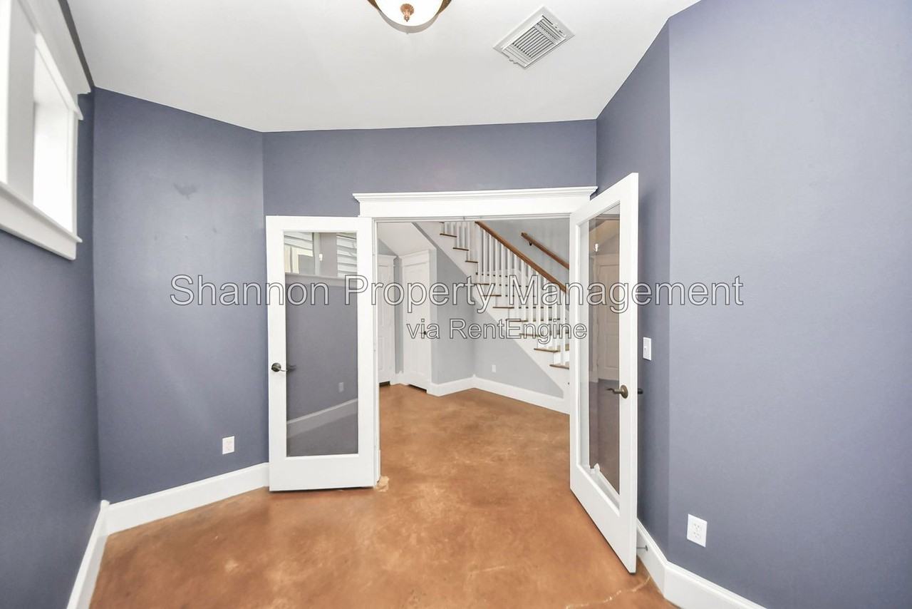 1538 Nashua St - Photo 4 of 34
